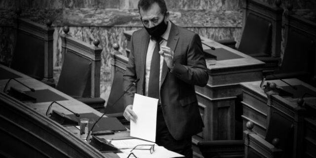 Το “θαύμα” του Βρούτση: Μποναμάς στους μισθωτούς με τα λεφτά των ανέργων