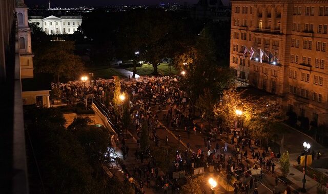 Αμερικανικές εκλογές: Συγκέντρωση οπαδών του Μπάιντεν στην Ουάσινγκτον