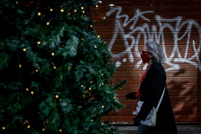 Κορονοϊός: Χριστούγεννα με μάσκες, κλειστά κέντρα διασκέδασης και “click away” ψώνια