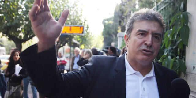 ΕΣΗΕΑ και ΕΦΕ κατά Χρυσοχοϊδη για την “οριοθέτηση” των δημοσιογράφων