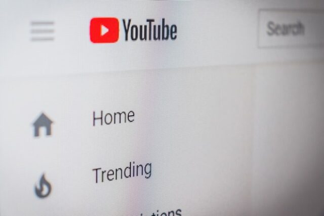 YouTube: Θα εμφανίζει διαφημίσεις σε βίντεο χωρίς να δίνει μερίδιο