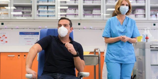 Τσίπρας: Ανασφάλεια από τις παραλείψεις της κυβέρνησης, όχι από το εμβόλιο