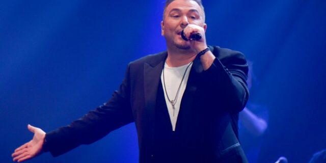 Παραμονή Πρωτοχρονιάς με τον Αντώνη Ρέμο και τη Ρούλα Κορομηλά στο MEGA