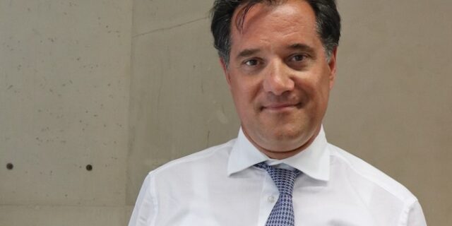 Άδωνις Γεωργιάδης: Το “αυτοτρολάρισμα” στο twitter για το click away