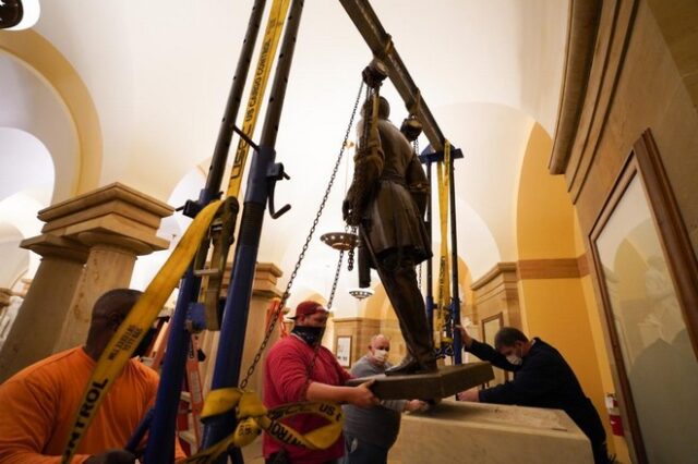 ΗΠΑ: Το άγαλμα ακτιβίστριας αντικατέστησε το άγαλμα του στρατηγού Ρόμπερτ Ε. Λι