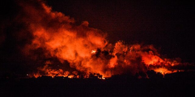Κάθειρξη 10 ετών σε τέσσερις μετανάστες για τον εμπρησμό στη Μόρια