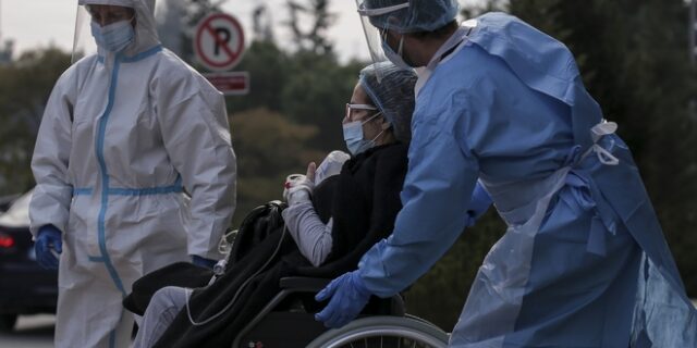Διευθυντής ΜΕΘ “Παπανικολάου”: “Ποιο άνοιγμα; Κλαίνε οι νοσηλεύτριες”