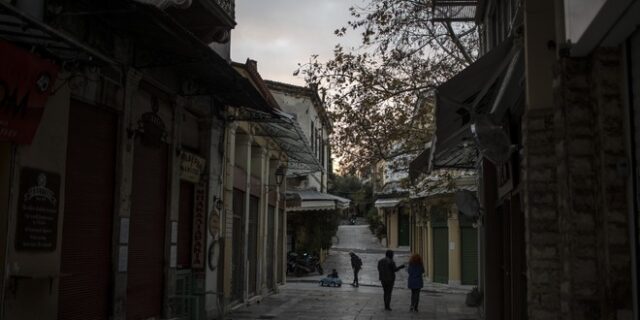 Παροδικές νεφώσεις και άνεμοι έως 6 μποφόρ