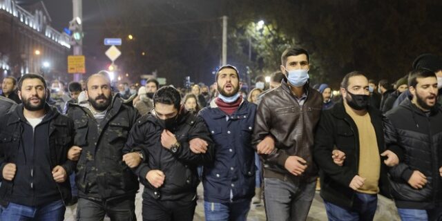 Αρμενία: Χιλιάδες διαδηλωτές στους δρόμους του Γερεβάν κατά της κυβέρνησης