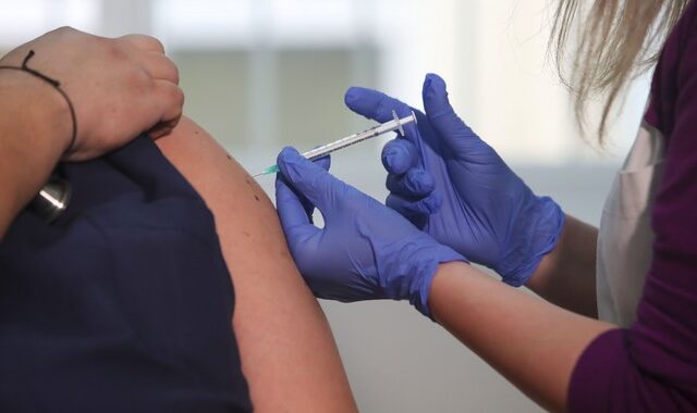 Καπραβέλος: “Σε ορισμένες κατηγορίες το εμβόλιο θα είναι υποχρεωτικό”