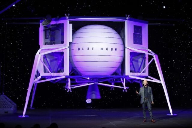 Τζεφ Μπέζος: Η Blue Origin θα στείλει την πρώτη γυναίκα στη Σελήνη