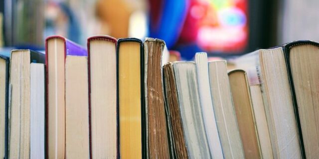 Βιβλία: Είκοσι νέες κυκλοφορίες για τις φετινές γιορτές