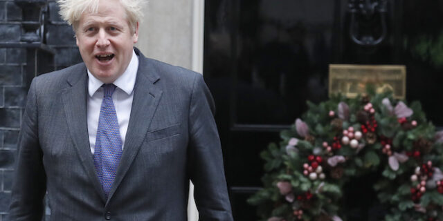 Brexit: Ο Τζόνσον προετοιμάζει για εμπορικό “no deal” με την ΕΕ