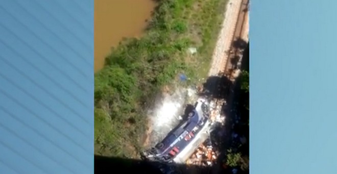 Βραζιλία: Λεωφορείο έπεσε απο γέφυρα – Τουλάχιστον 10 νεκροί