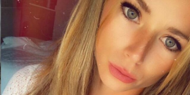 Ιταλίδα τενίστρια “ρίχνει” το Instagram με τα χριστουγεννιάτικα εσώρουχά της