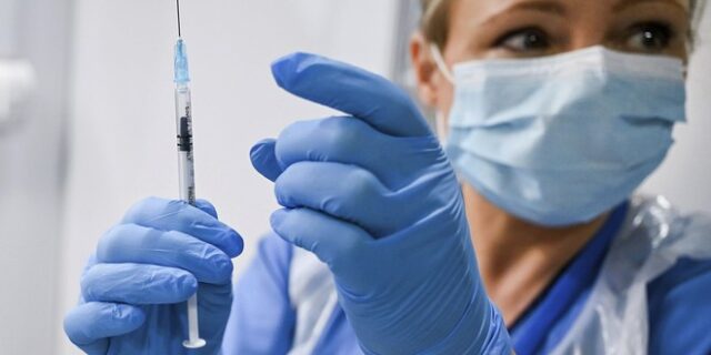 ΠΟΥ: “Καμπανάκι” για την τρίτη δόση του εμβολίου