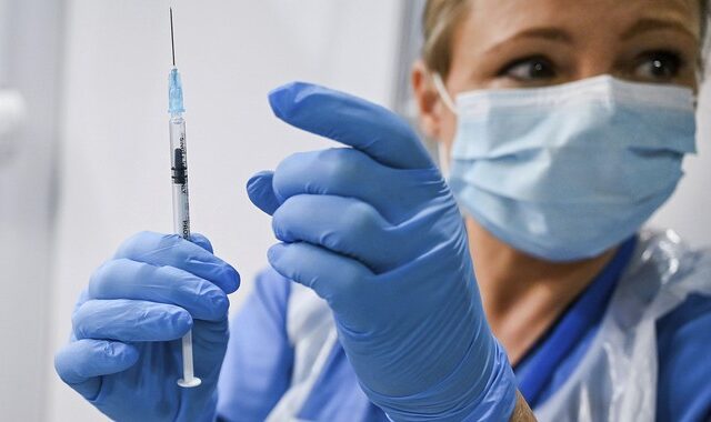 ΠΟΥ: “Καμπανάκι” για την τρίτη δόση του εμβολίου
