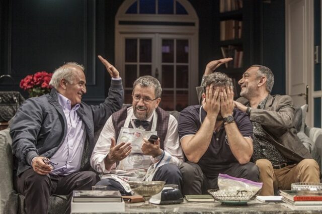 Το “Δείπνο ηλιθίων” έρχεται για 6 Online Streaming παραστάσεις