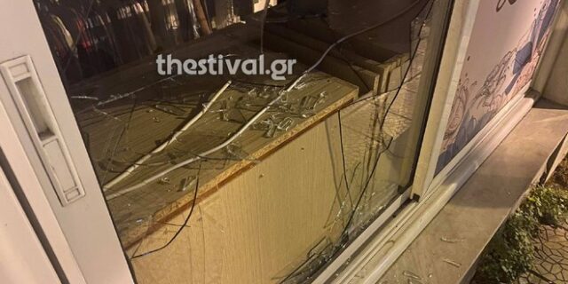 Θεσσαλονίκη: Έσπασαν τζαμαρία καταστήματος και άρπαξαν κοσμήματα