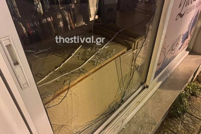 Θεσσαλονίκη: Έσπασαν τζαμαρία καταστήματος και άρπαξαν κοσμήματα