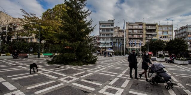 “Καμπανάκι” για καθολικό lockdown σε 11 περιοχές – Εκκληση για ρεβεγιόν με λίγα άτομα τα Χριστούγεννα