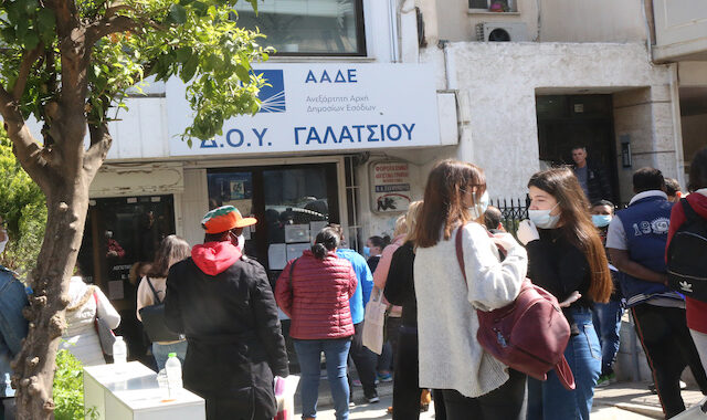 Αυξήθηκαν κατά 500.000 οι φορολογούμενοι που χρωστούν στην εφορία