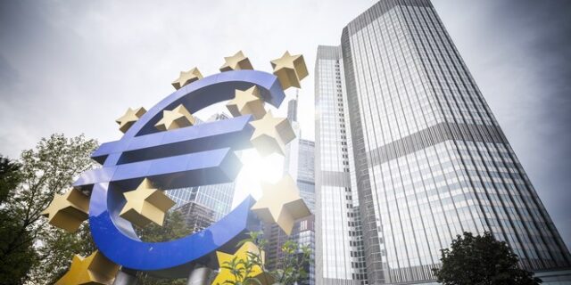ΕΚΤ: Αυξάνει το QE κατά 500 δισ. ευρώ
