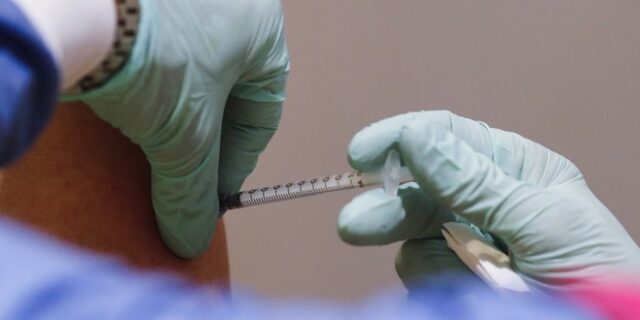 Λάθη στη Γερμανία: Υπάλληλοι γηροκομείου εμβολιάστηκαν με πενταπλάσια δόση