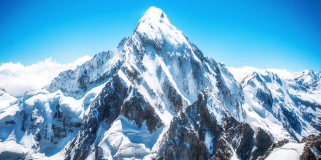 “Πήρε μπόι” το Έβερεστ: Ψήλωσε κατά σχεδόν ένα μέτρο