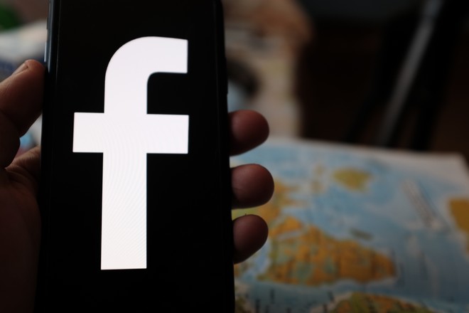Facebook: Το dark mode της mobile εφαρμογής στη χώρα μας είναι γεγονός!