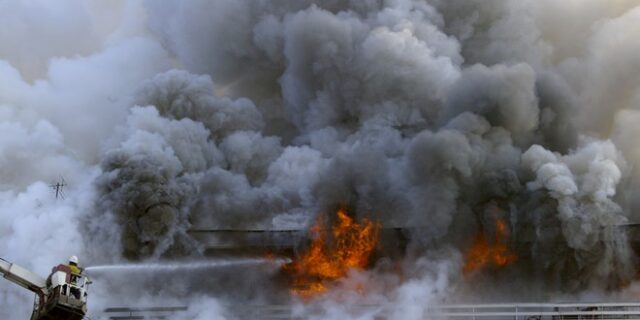 Στις φλόγες 25όροφη πολυκατοικία στην Ρωσία