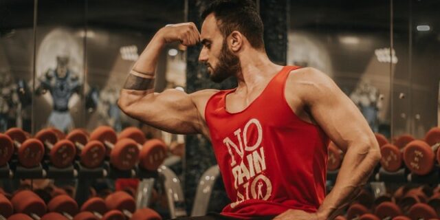 Η κωμικοτραγική αλήθεια πίσω από τις fitness φωτογραφίσεις