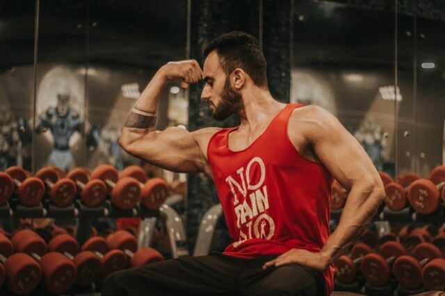 Η κωμικοτραγική αλήθεια πίσω από τις fitness φωτογραφίσεις