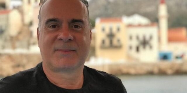 1969 vs 2020: Ο Φώτης Σεργουλόπουλος ποζάρει με 51 χρόνια διαφορά