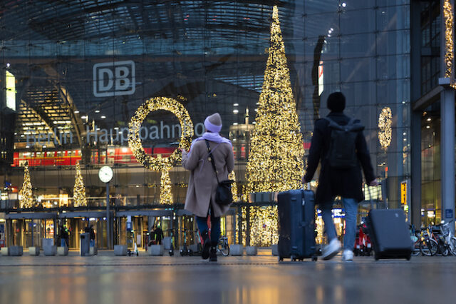 Γερμανία: Ανησυχίες για ενδεχόμενο τρίτο κύμα από τις χριστουγεννιάτικες επισκέψεις