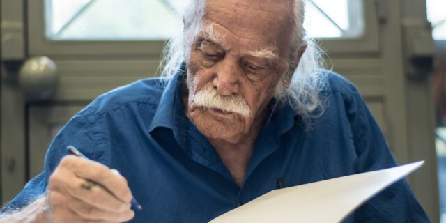 To Eυρωπαϊκό Κοινοβούλιο τιμά τον Μανώλη Γλέζο