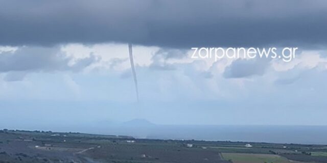 Φωτογραφίες: Εντυπωσιακός υδροστρόβιλος στα Χανιά