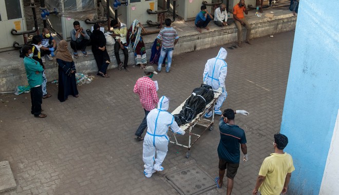Ινδία: Τα νοσοκομεία ξεμένουν από οξυγόνο λόγω των κρουσμάτων κορονοϊού