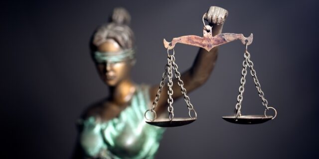 Έρευνα 20/20: Σχεδόν το 50% των πολιτών δεν εμπιστεύεται την ελληνική Δικαιοσύνη