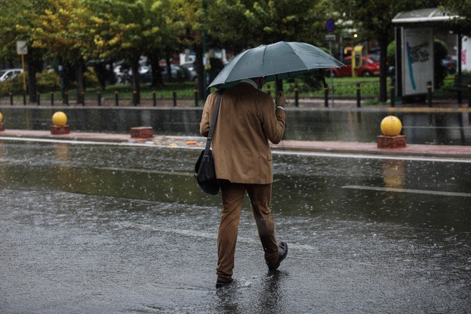 Κακοκαιρία Αθηνά: Ισχυρές βροχές και καταιγίδες τη Δευτέρα – Δεν αλλάζει η θερμοκρασία