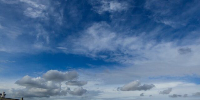 Νεφώσεις, ομίχλες και άνοδος θερμοκρασίας την Τετάρτη