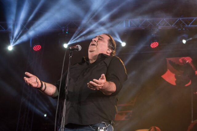 Βασίλης Καρράς: Στο νοσοκομείο ο τραγουδιστής μετά από live εμφάνιση στην Κρήτη