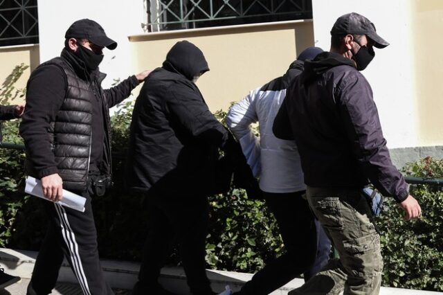 Περιστέρι: Ελεύθεροι με όρους οι δύο κατηγορούμενοι της αιματηρής επίθεσης