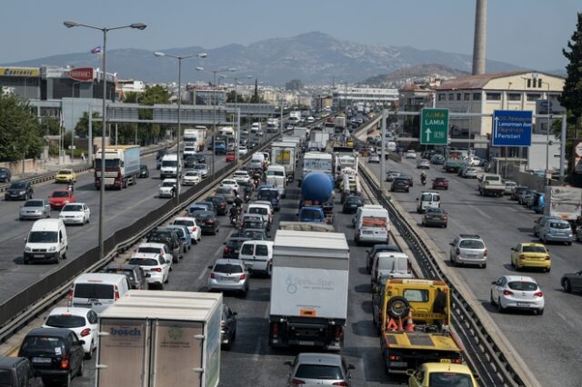 Κίνηση στους δρόμους: Διαρροή λαδιών φράκαρε τον Κηφισό