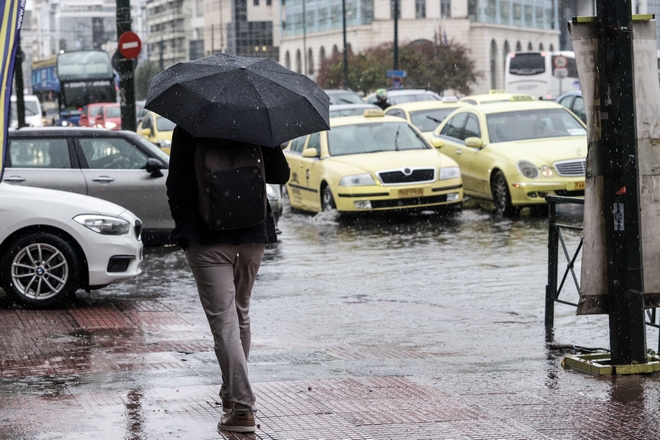 Κίνηση στους δρόμους: H βροχή έφερε προβλήματα