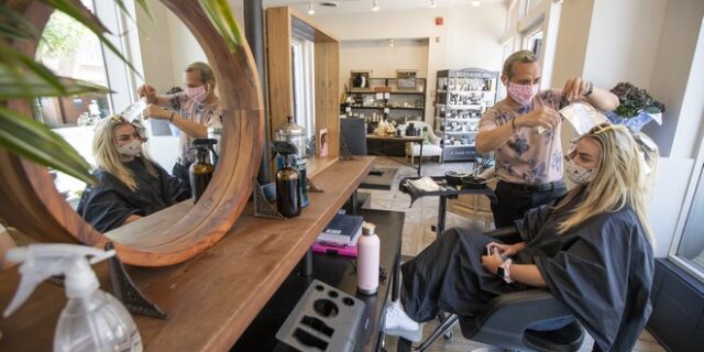 ΕΕΑ: Ανοίγουν τα κομμωτήρια μέσα στο Σαββατοκύριακο