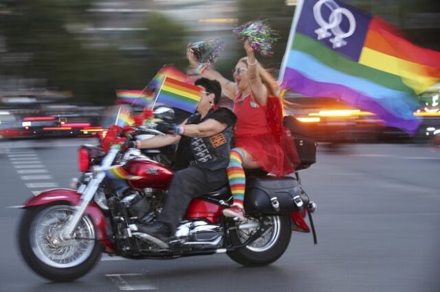 Ζήτησαν αποκλεισμό αστυνομικών από το μεγαλύτερο ΛΟΑΤΚΙ φεστιβάλ στον κόσμο