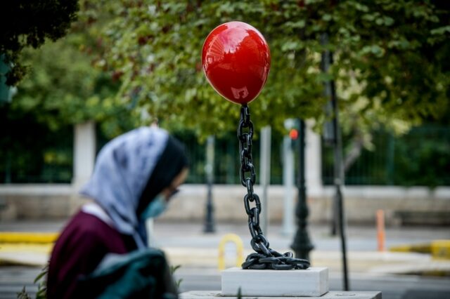 Απομακρύνεται η άρση του lockdown – Τι σχεδιάζεται για σχολεία και καταστήματα