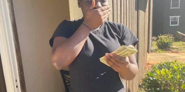 ΗΠΑ: Πελάτης κακοποίησε εργαζόμενη – Εκπληκτική η αντίδραση μάρτυρα