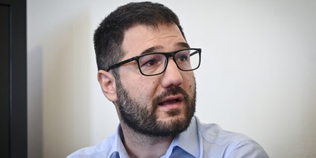 Νάσος Ηλιόπουλος: Ο Μητσοτάκης τροφοδοτεί τους αρνητές των εμβολίων